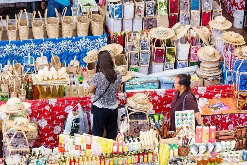 Papeete Market (souvenirs, fish, flowers, black pearls...