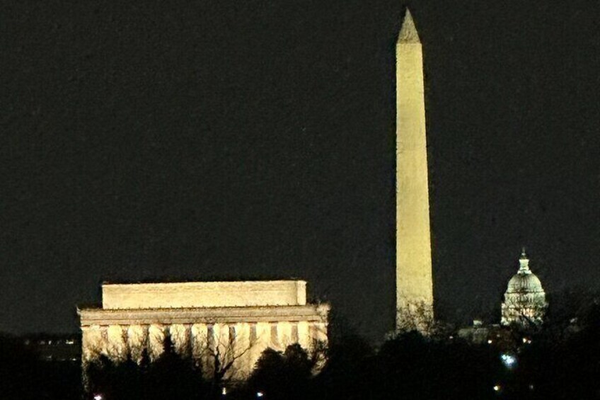 Private Tour of Washington DC at Night with a Chauffeur. 