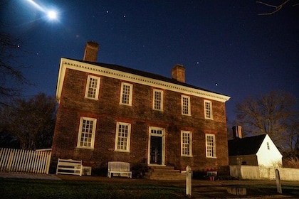 Small-Group Tour: Ultimate Williamsburg Ghost Tour