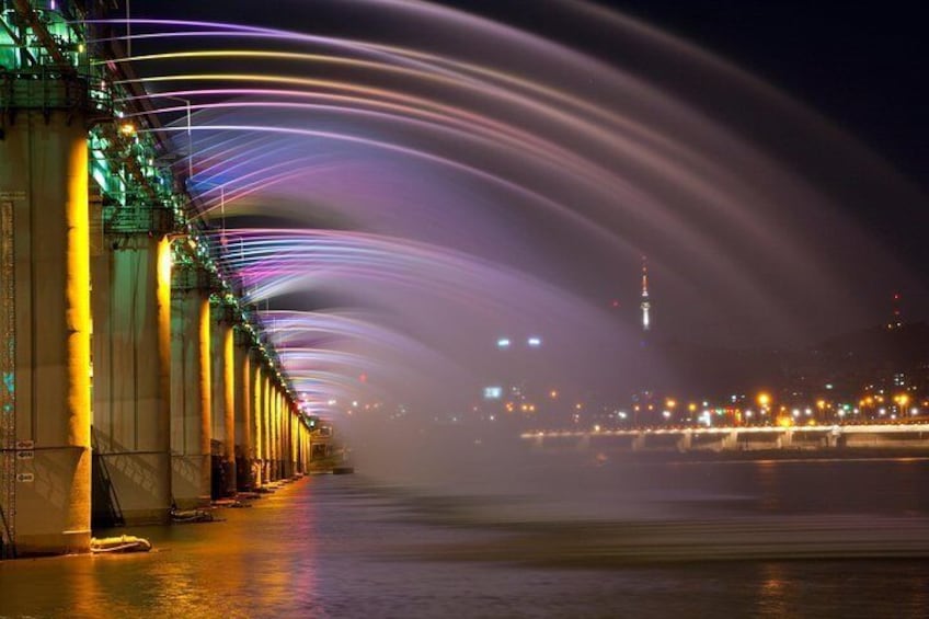 Banpo bridge "rainbow fountain"