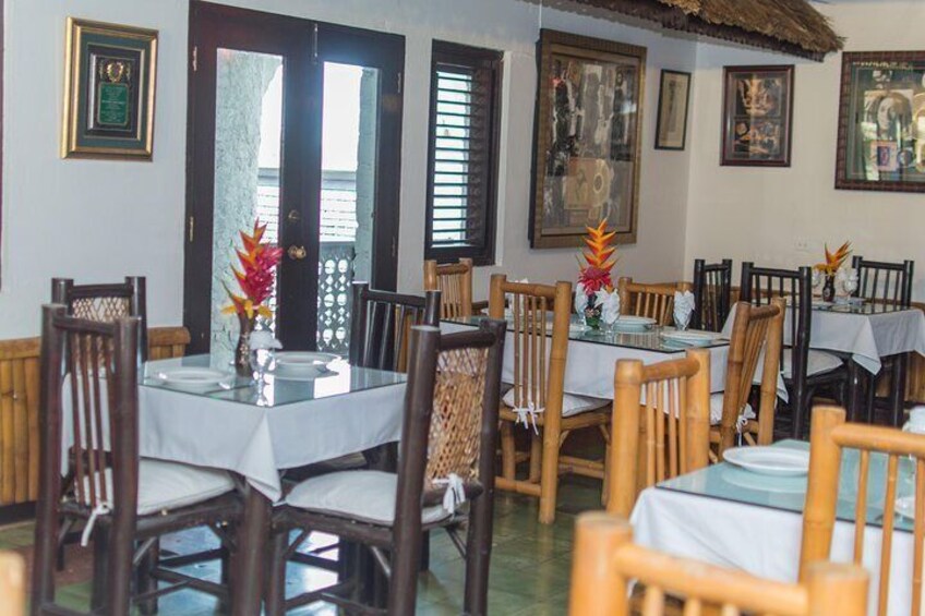 Restaurant setting for groups