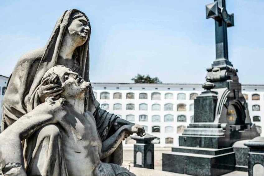 Dark Tourism at the Catacombs & General Cemetery of Lima
