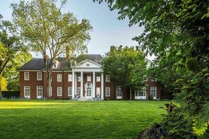 Hillwood Estate, Museum & Gardens Admission Ticket