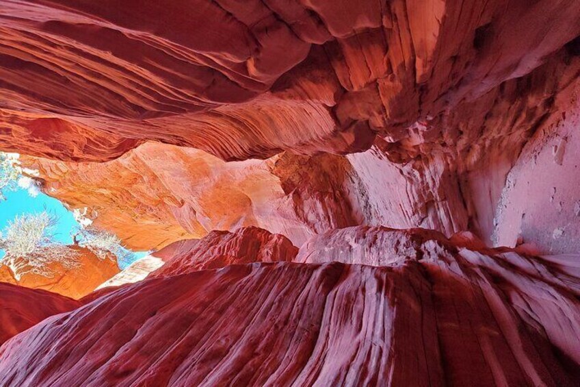 Private Peek-A-Boo slot canyon guided tours