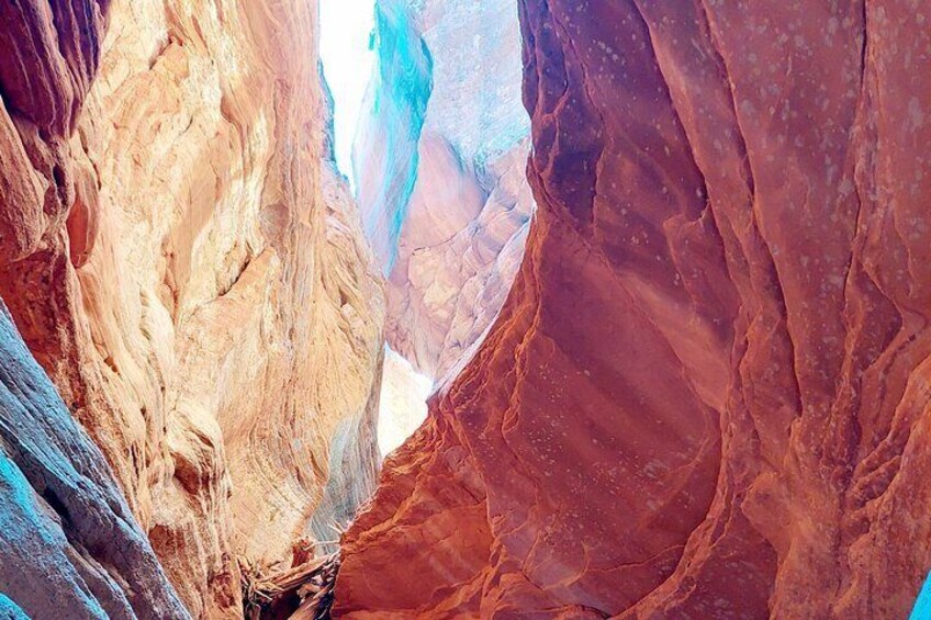 Private Peek-A-Boo slot canyon guided tours