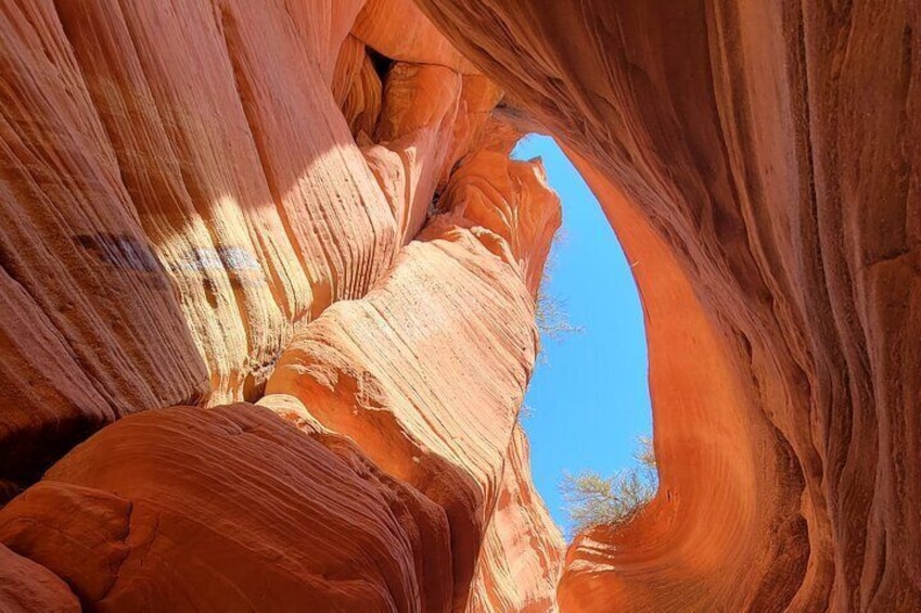 Private Peek-A-Boo slot canyon guided tours