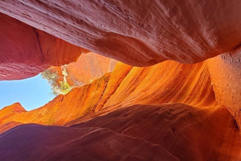 Private Peek-A-Boo slot canyon guided tours