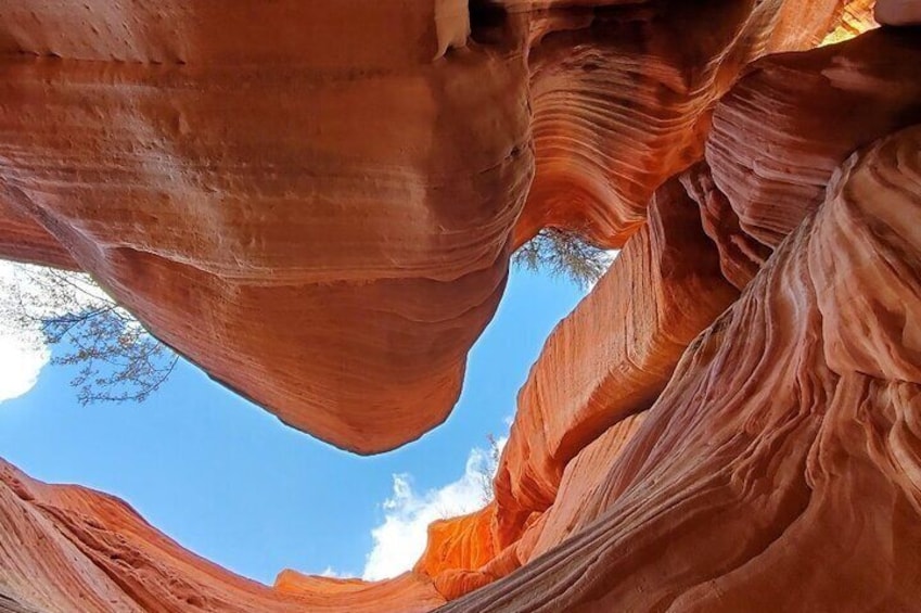 Private Peek-A-Boo slot canyon guided tours