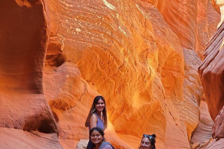Guided tours in southern Utahs slot canyons, Indian ruins, and national parks.