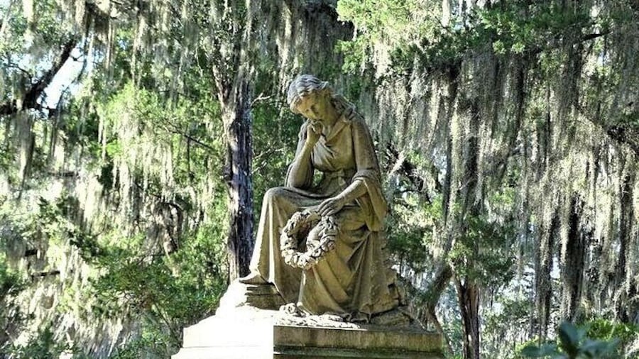 Bonaventure Cemetery Walking Tour with Transportation