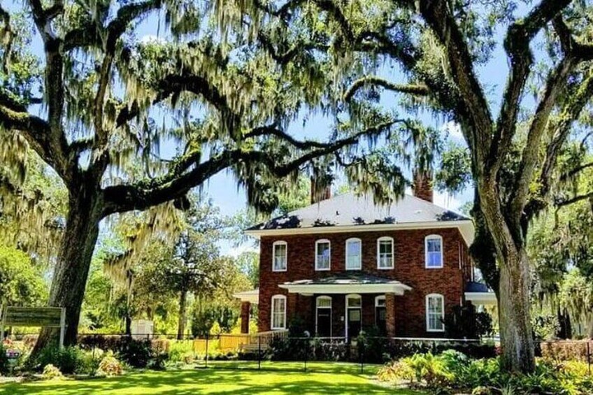 Bonaventure's Live Oaks steal the show all on their own!