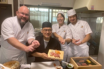 Tokyo Sushi Class with Tsukiji tour as non touristy experience