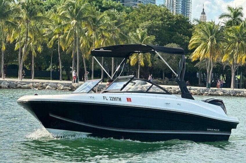 2 Hr Miami Private Boat Tour, Free Champagne, bluetooth stereo.