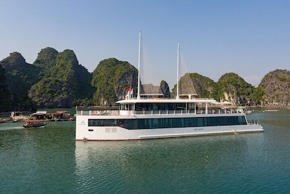 Excursion d'une journée complète DELUXE dans la baie d'Halong au départ de ...