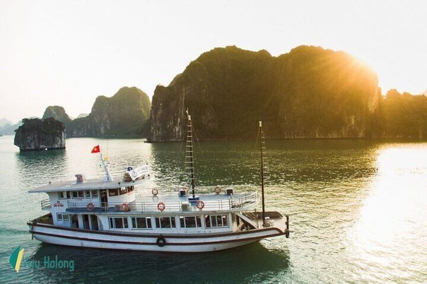 DELUXE Halong Bay Full Day Tour From Hanoi - Daily Operated 2022-2023