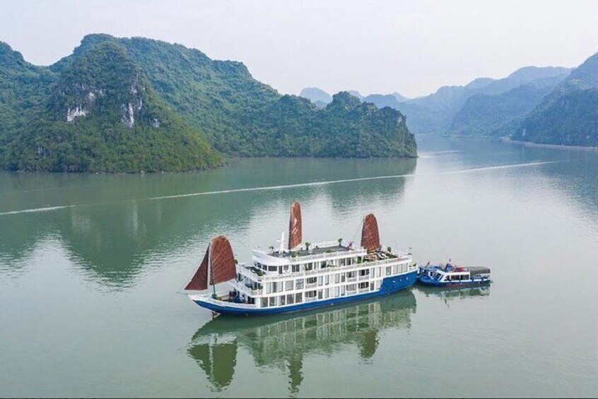 Le Journey Cruise Luxury Halong Bay and Lan Ha Bay 3 Days Tour