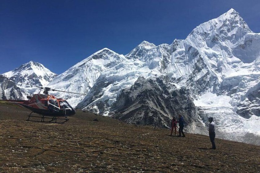 Everest base camp kalapather helicopter landign for photo time