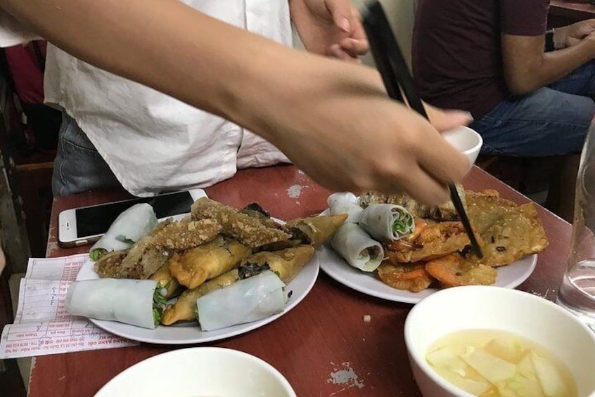 Hanoi Street Food Small Group Tours with Local Food Lovers