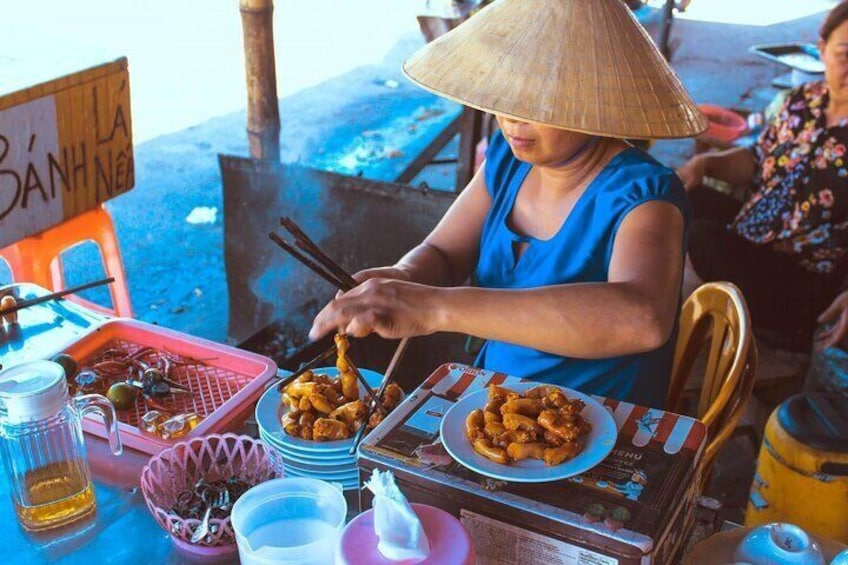 Private Food Adventure Through Hanoi Old Quarter