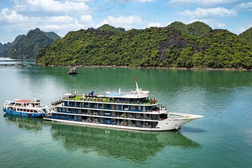 Luxury Doris Cruise 3 Days Explore Halong Bay Lan Ha Bay Private Balcony