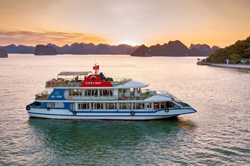 Halong Bay Full Day Trip: Kayaking,Swimming,Hiking,Cave Exploring