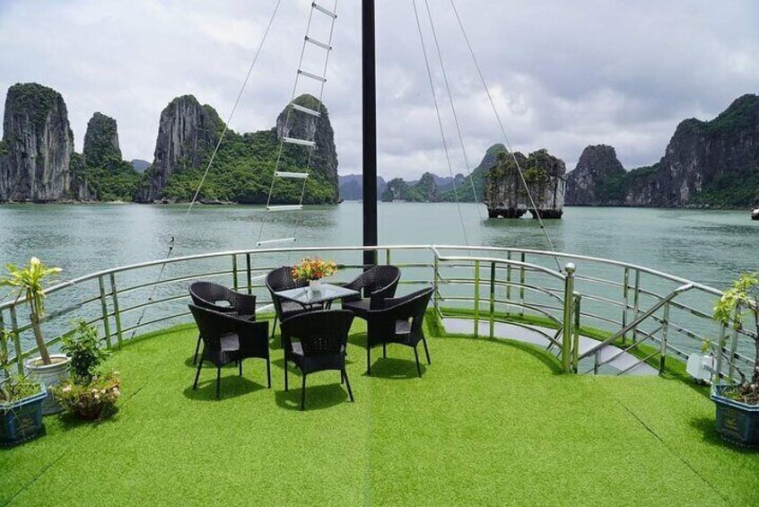 Halong Bay Full Day Trip: Kayaking,Swimming,Hiking,Cave Exploring