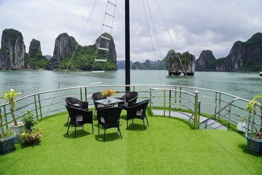 Halong Bay Full Day Trip: Kayaking,Swimming,Hiking,Cave Exploring