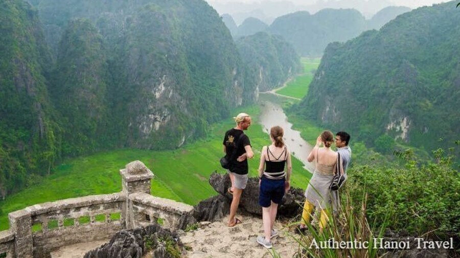 1 Day Luxury Tour in Bai Dinh, Trang An and Mua Cave