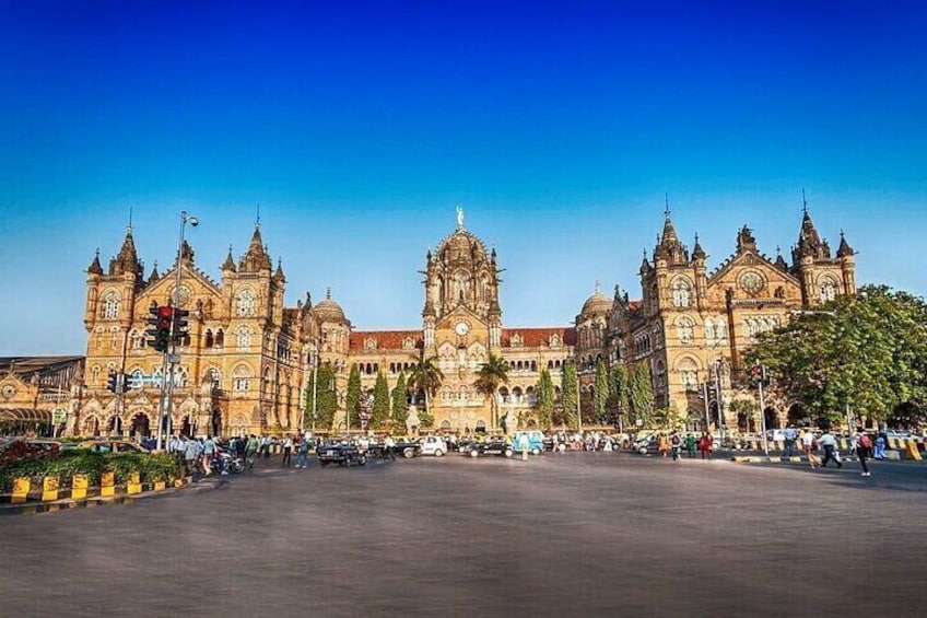 See the Real Mumbai Tour : Includes CSMT, Dharavi, Dhobighat, and Dabbawallas