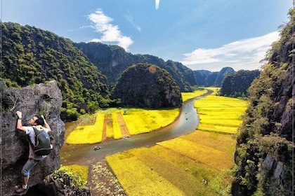 Ninh Binh Daily Tour All-Inclusive Bus, Guide, Lunch & Activities