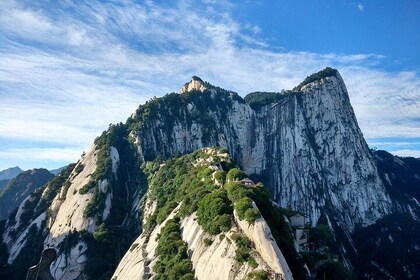 Private Day Tour: Mountain Huashan with Local Food