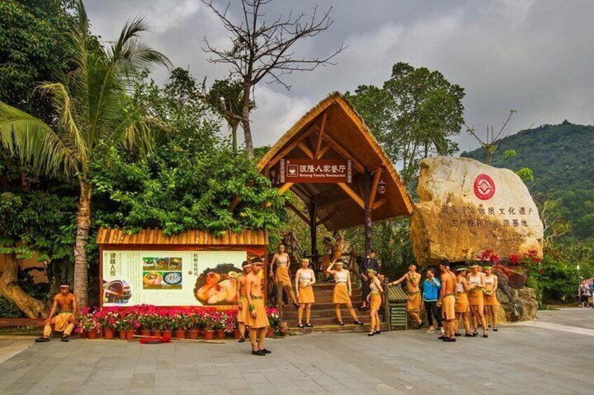 One Day Private Tour of Yanoda Tropical Rain Forest Park and Li Minority Culture Park