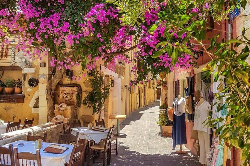 Picturesque street of the Old Town - Alma de Creta