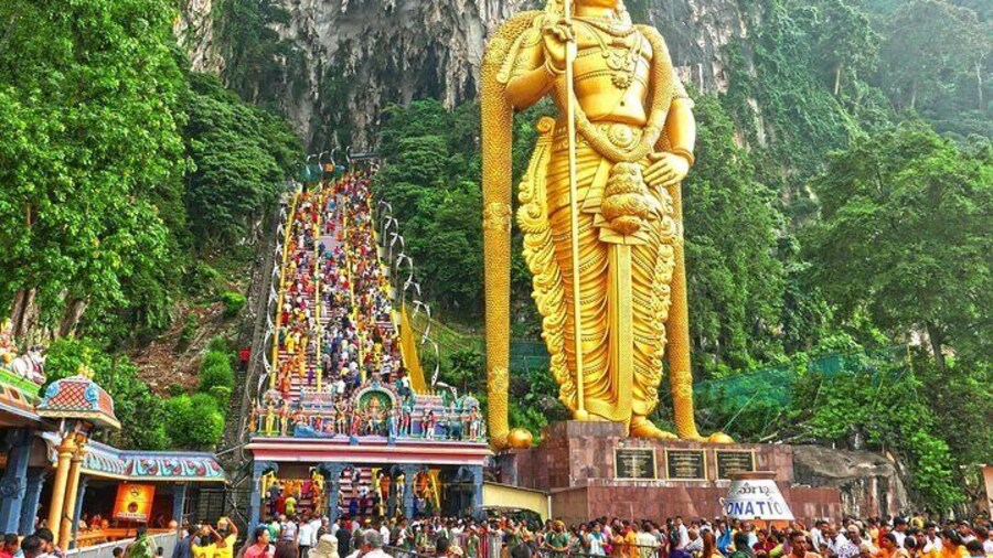 Tallest status in Malaysia of Lord Murugan