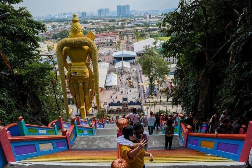 Capture a nice view photos from the top of the temple