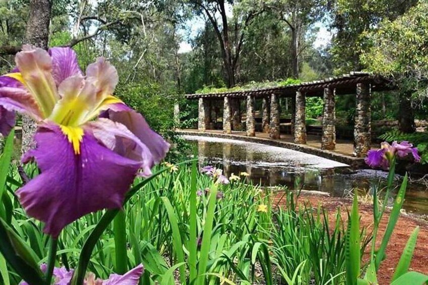 Araluen Botanical Gardens is closer to Perth City..