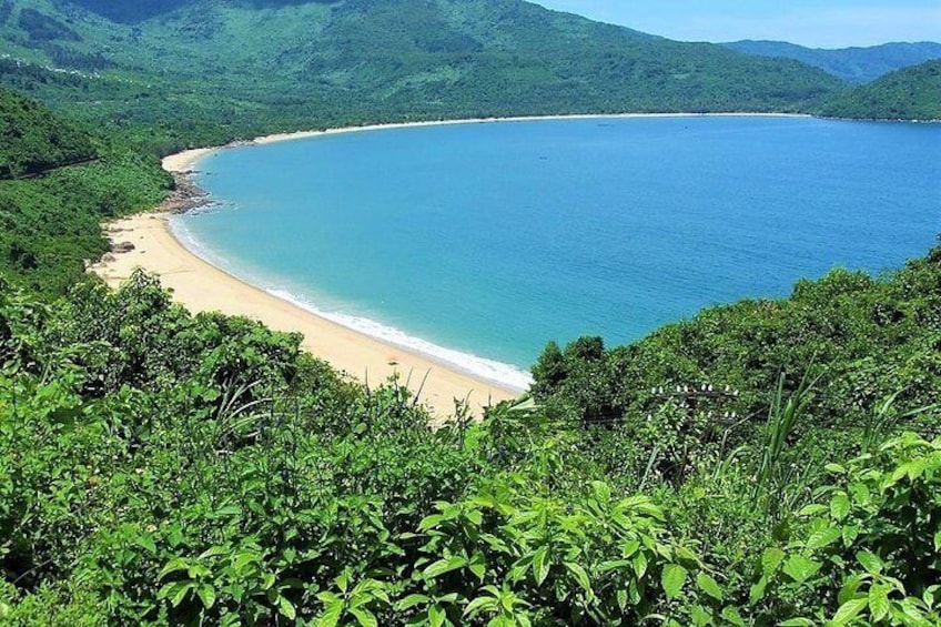 Hoi An to Hue One-Way Coach Transfer with Hai Van Pass and Lang Co Beach