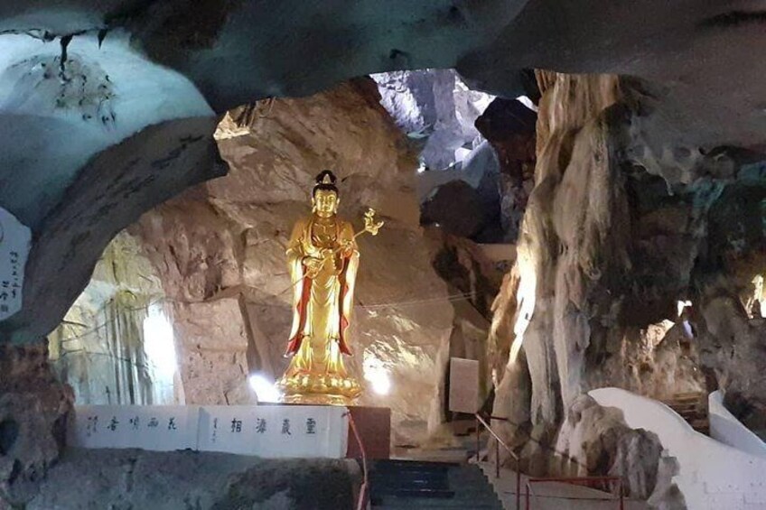 Sam Poh Tong Cave Temple (Perak Tong)