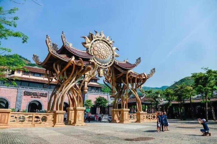 Venus Travel - Ba Na Hills - Golden Bridge