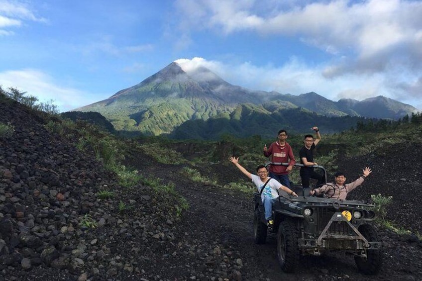 Amazing 4x4 jeep experience at the Merapi volcano