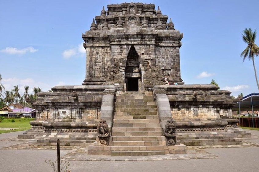 Mendut temple welcoming visitors