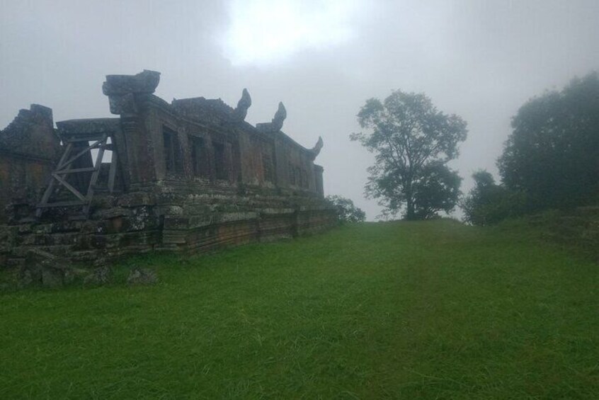 Private Preah Vihear and 2 Temples Guided Tour