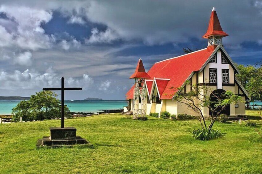 The Red Church Cap Malheuruex