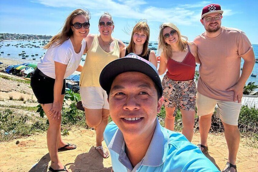 4-hour Mui Ne Sand Dunes Sunrise or Sunset Jeep Tour