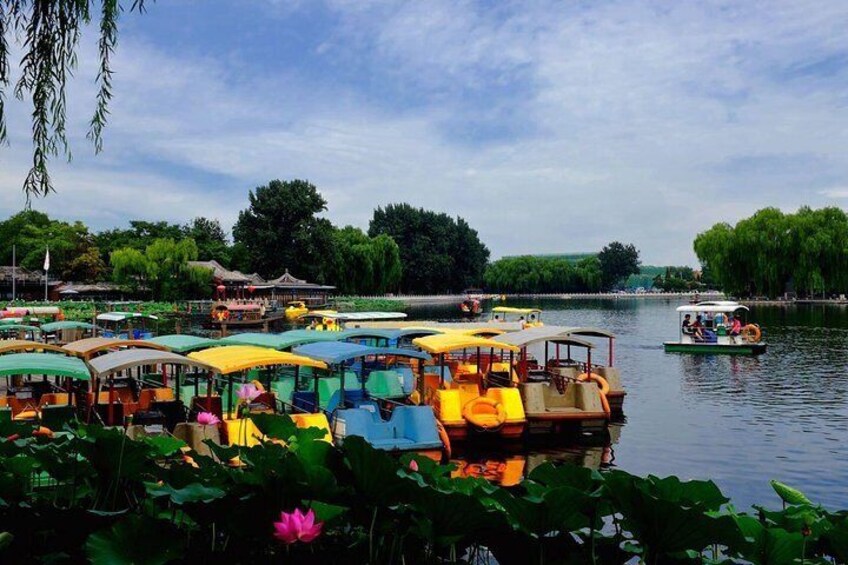 Beijing Private Food Walking Tour in Houhai Lake and Nanluoguxiang Hutong