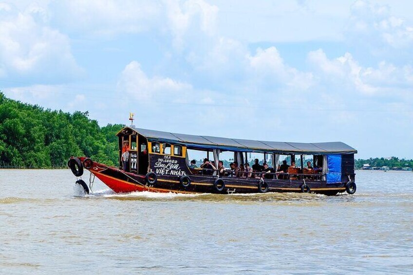 Crossing the legendary Mekong River by motorboat