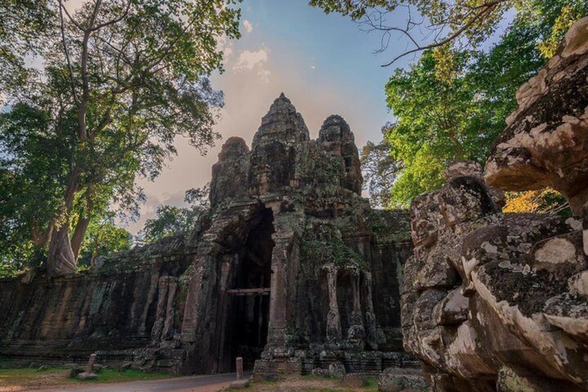 1-Day Amazing Angkor Wat Small Circuit Tour with Sunrise