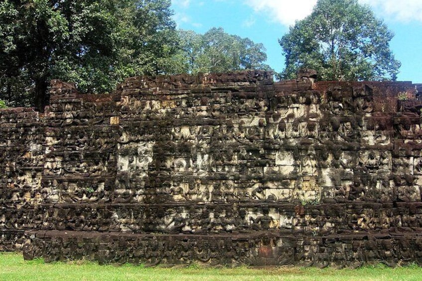 1-Day Amazing Angkor Wat Small Circuit Tour with Sunrise