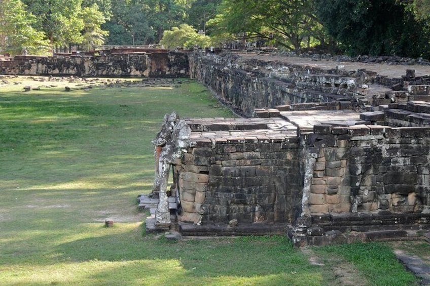 1-Day Amazing Angkor Wat Small Circuit Tour with Sunrise