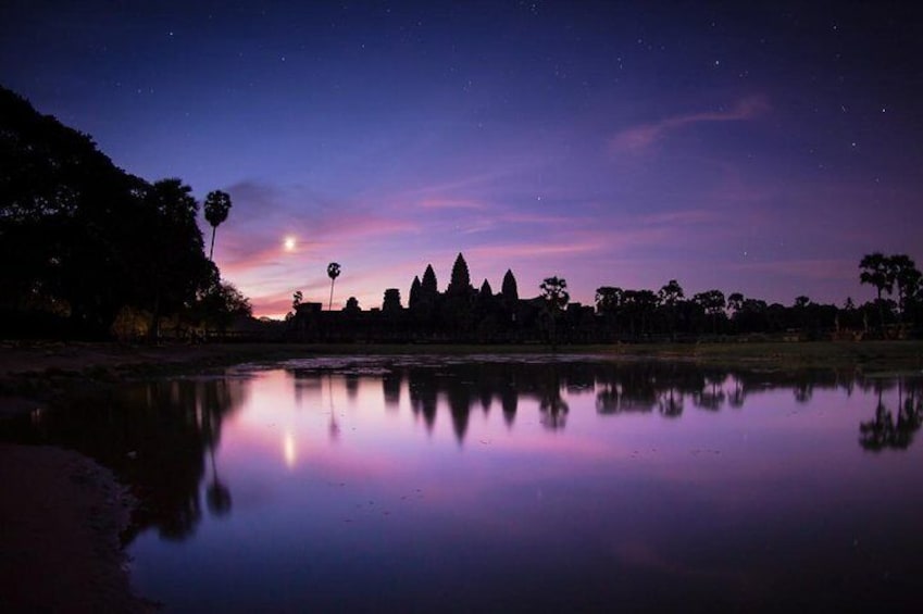 1-Day Amazing Angkor Wat Small Circuit Tour with Sunrise